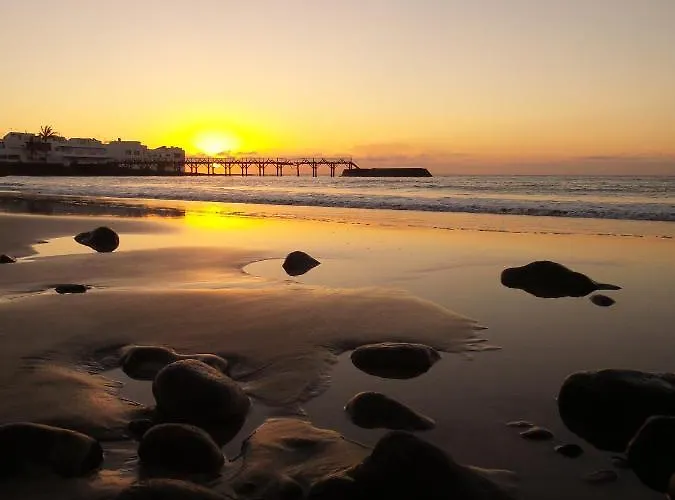Marysol 1 With Terrace Close To The Sea